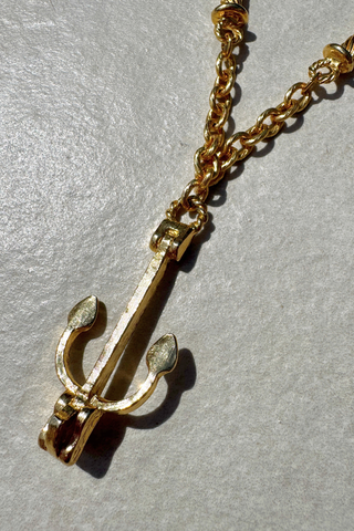 1980s Long Anchor & Detailed Chain