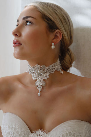 Queen Lace Choker