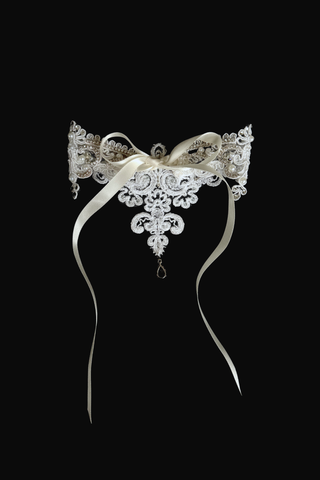 Queen Lace Choker