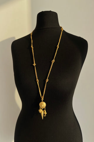 1970s Knotted Seashell Necklace